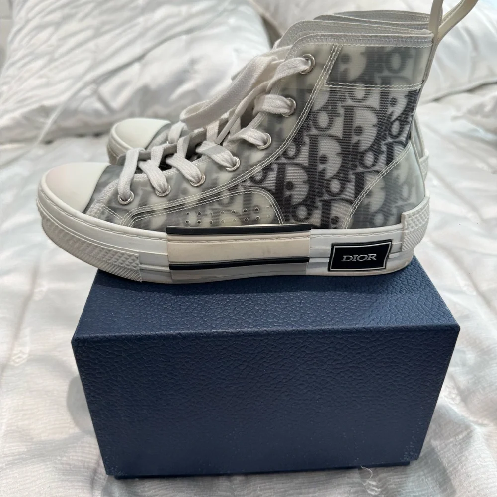 Authentic High-Top Dior Sneakers - Picture 4 of 5